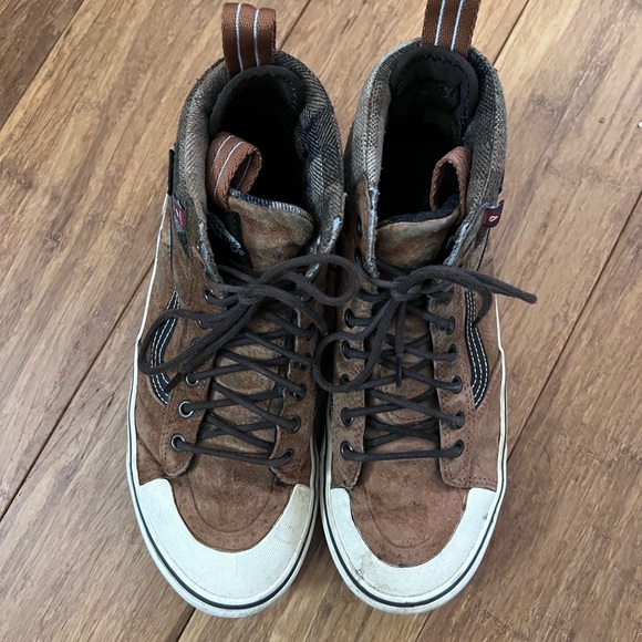 Vans Hi top rugged sneaker flannel lined outdoor shoe - Picture 3 of 4